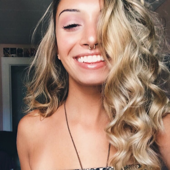 Meet your Posher, Paige - Picture 3 of 4